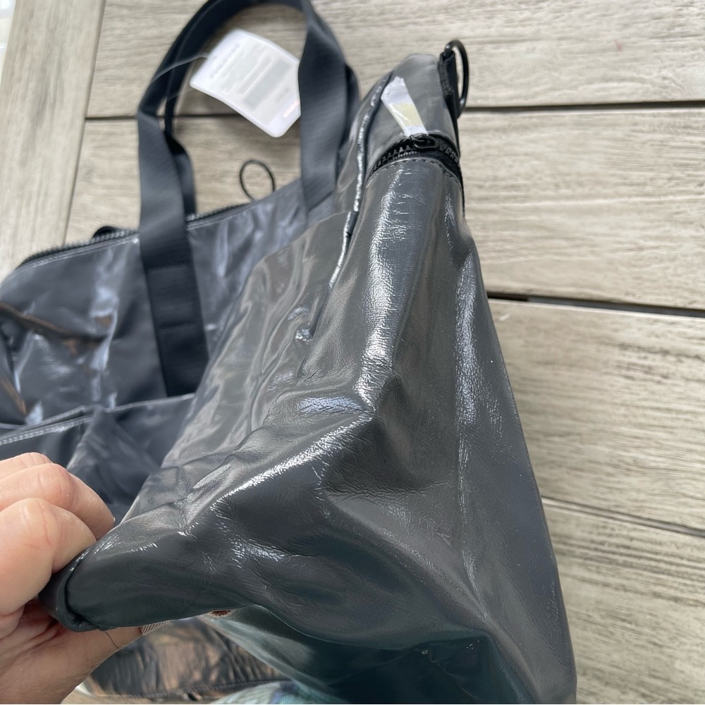 Fabletics The Minimalist Bag Travel Gray Duffle Bag NWT - Picture 2 of 8
